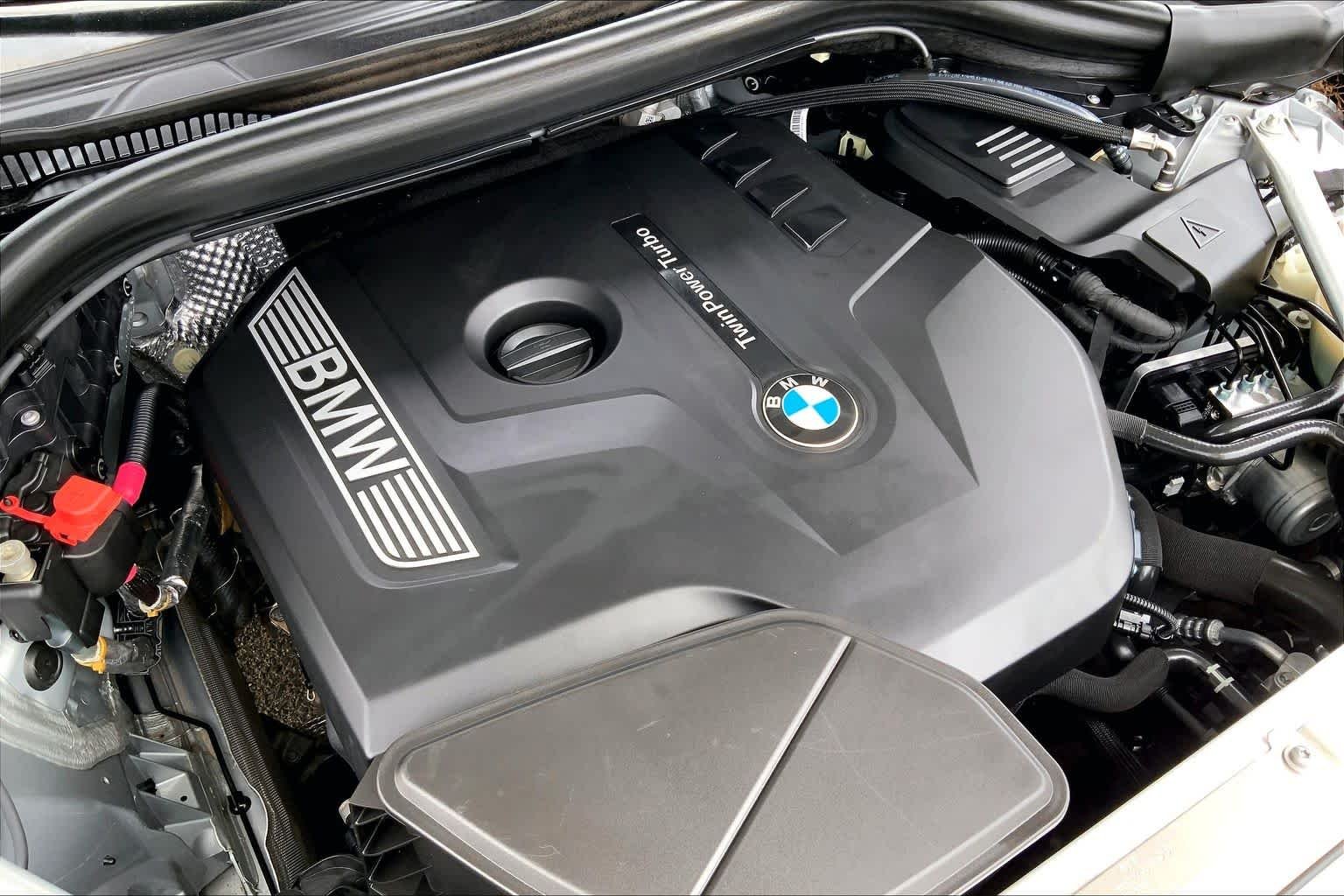Used 2018 Dark Graphite Metallic BMW xDrive30i image 32
