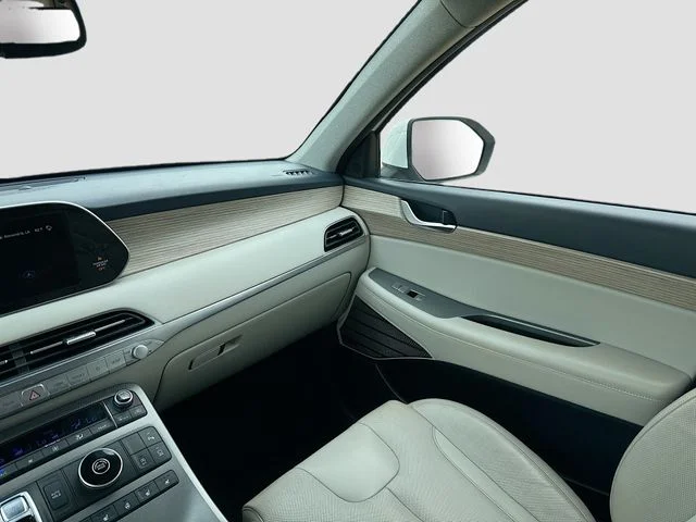 Used 2021 White Hyundai Limited image 26