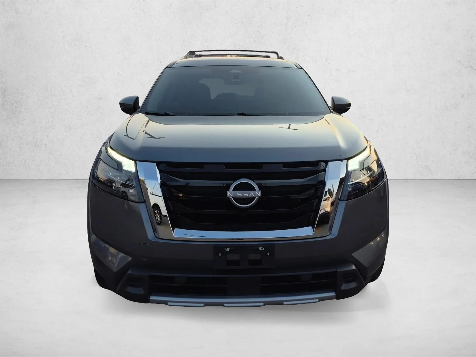 Certified Used 2025 Gun Metallic Nissan Platinum image 2