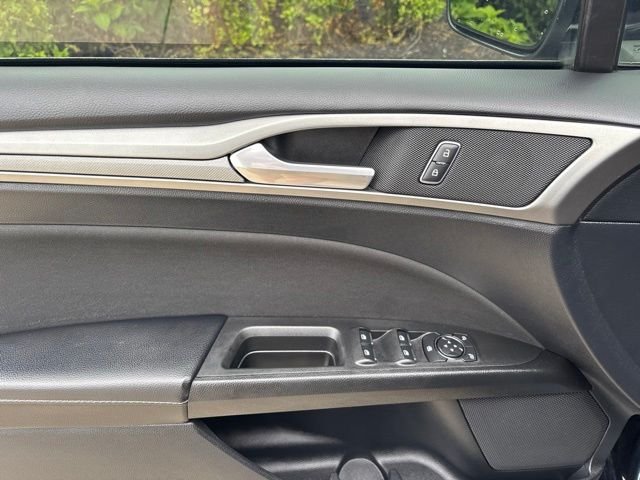 Used 2020 Black Ford SE image 14