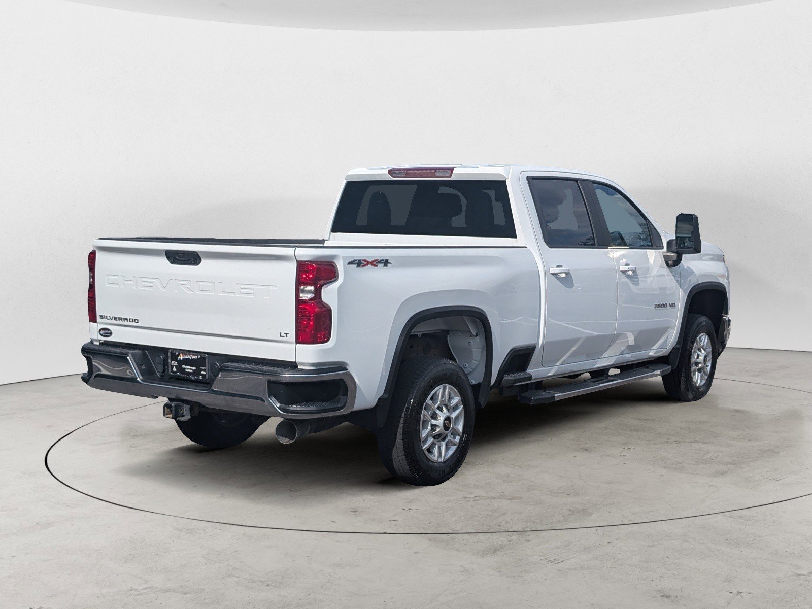 Used 2024 Summit White Chevrolet LT image 6