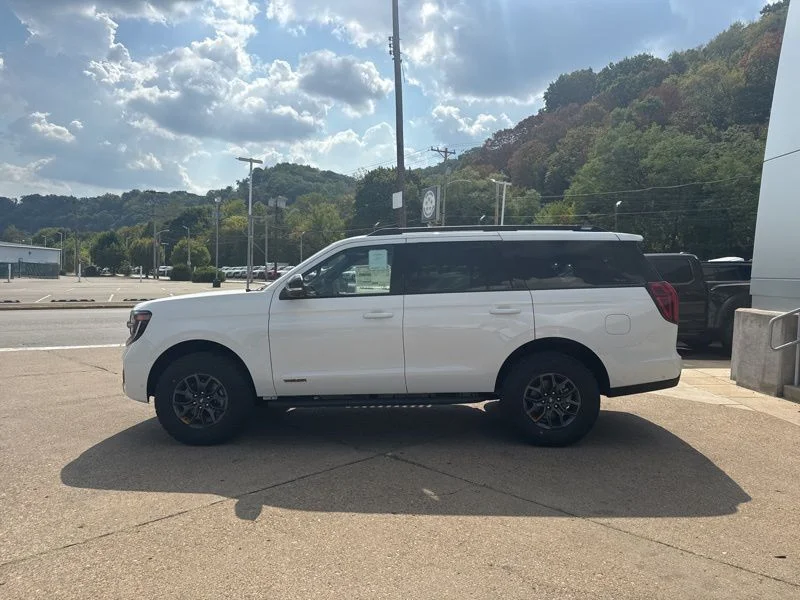 New 2025 Star White Metallic Tri-Coat Ford TREMOR® image 4