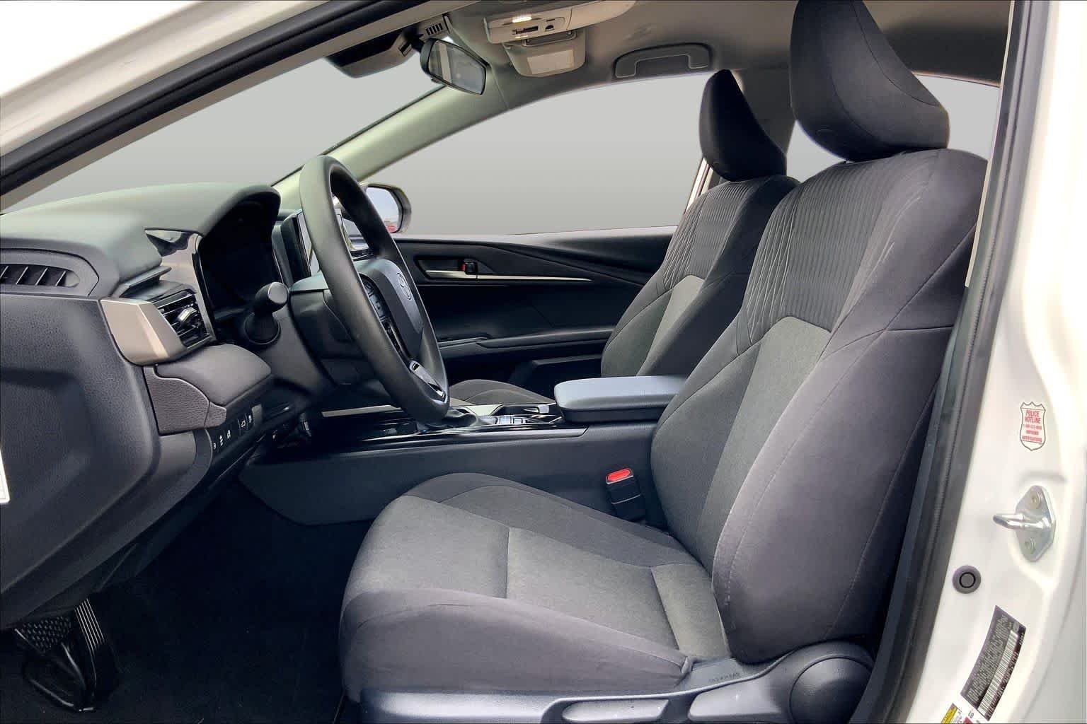 Used 2025 Ice Cap Toyota LE image 8