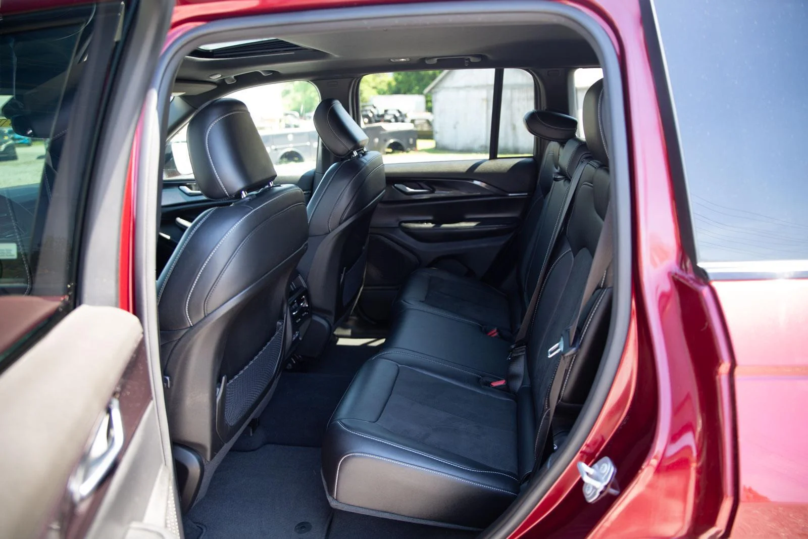 Used 2023 Velvet Red Pearlcoat Jeep Altitude image 22