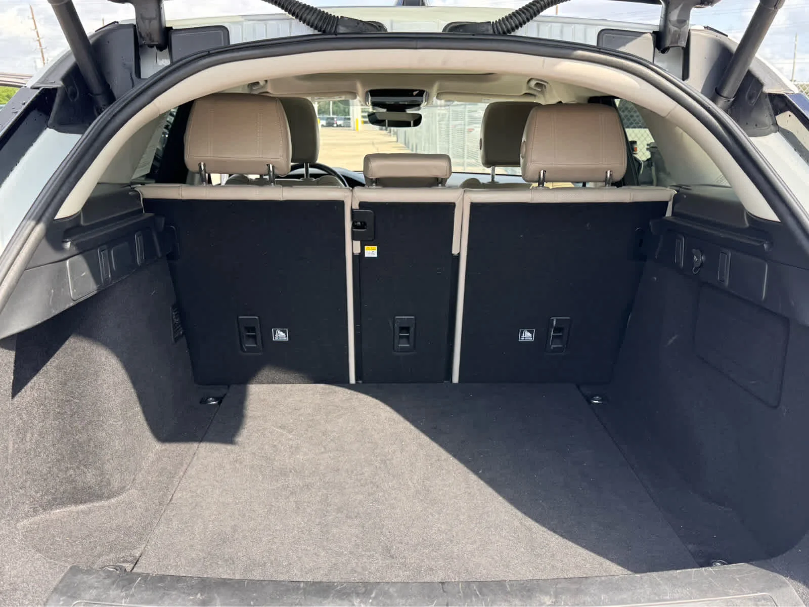 Used 2020 Fuji White Land Rover S image 24