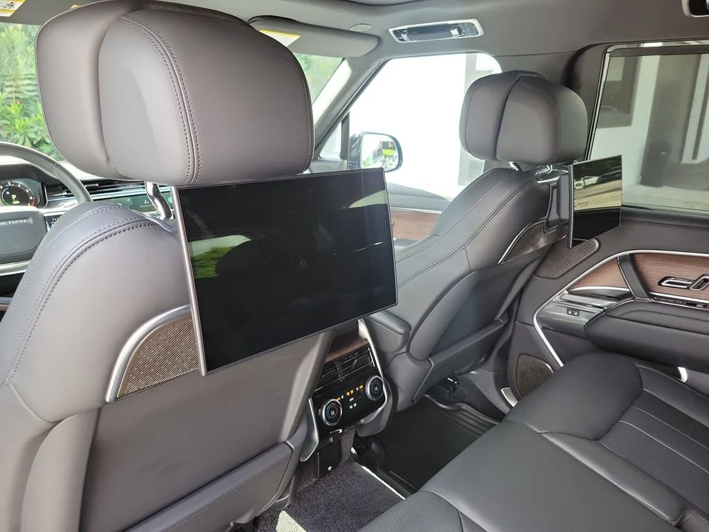 Used 2025 Green Land Rover Autobiography image 11
