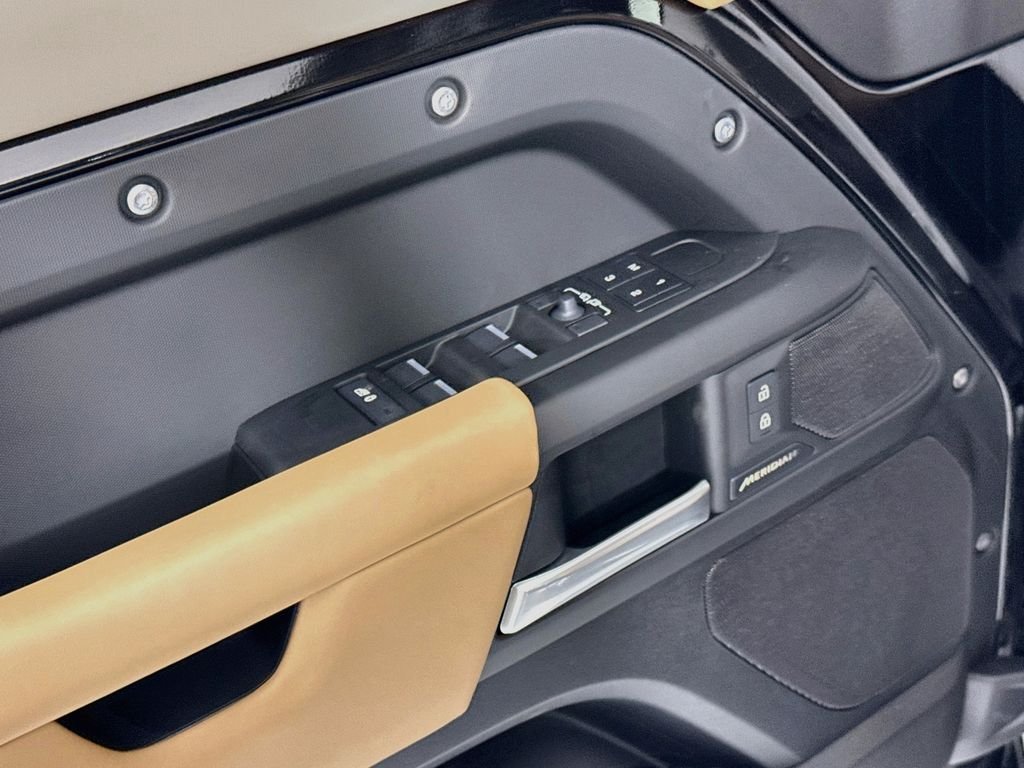New 2026 Santorini Black Land Rover S image 24