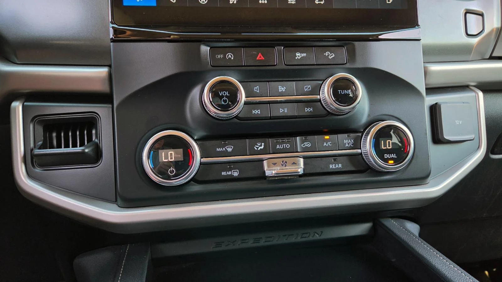 Used 2024 Oxford White Ford XLT image 31