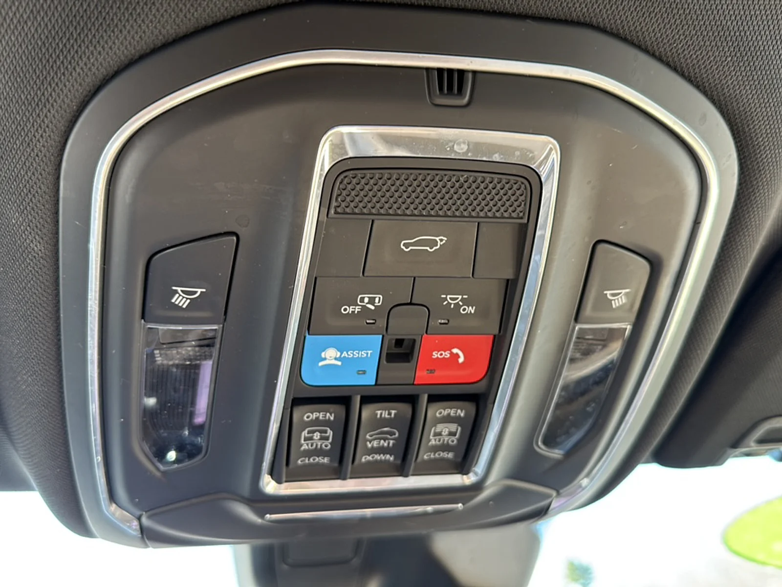 Certified Used 2023 Rocky Mountain Pearlcoat Jeep Limited 4x4 image 27