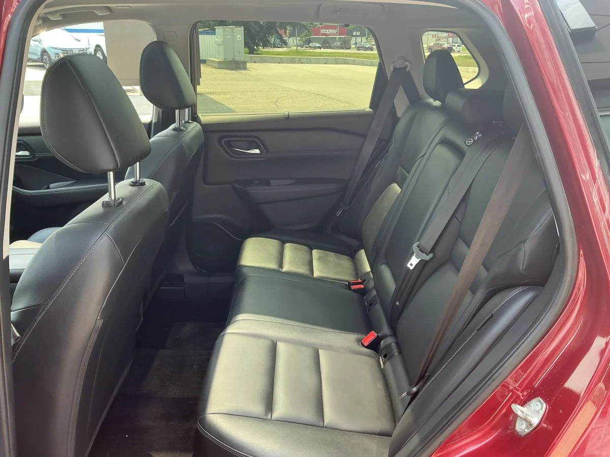 Used 2023  Nissan SL image 36