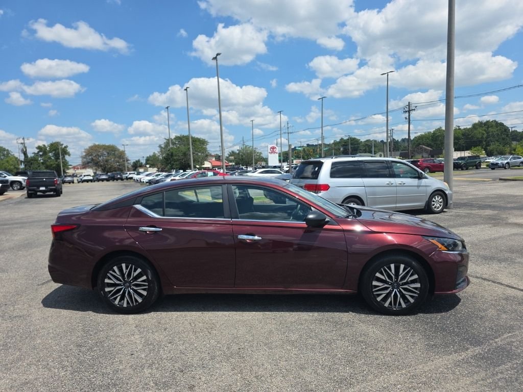 Used 2025  Nissan 2.5 SV image 3