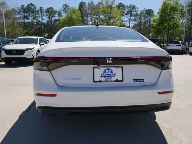 New 2026 Platinum White Pearl Honda SE image 4