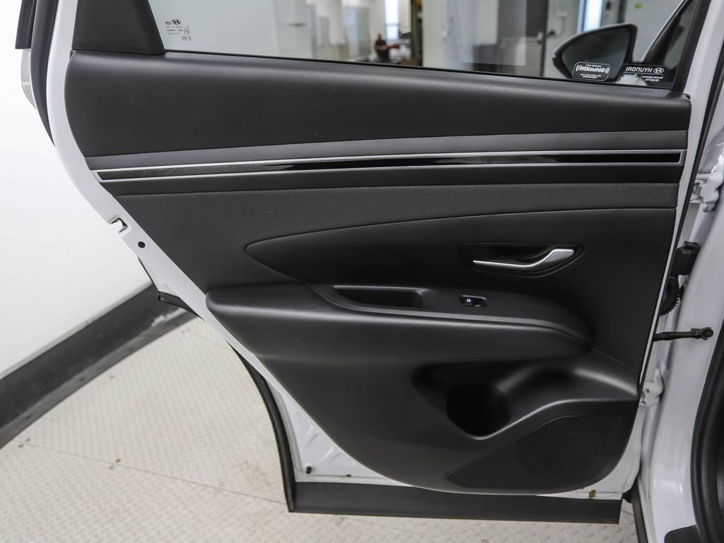 Used 2023 White Pearl Hyundai SEL image 18