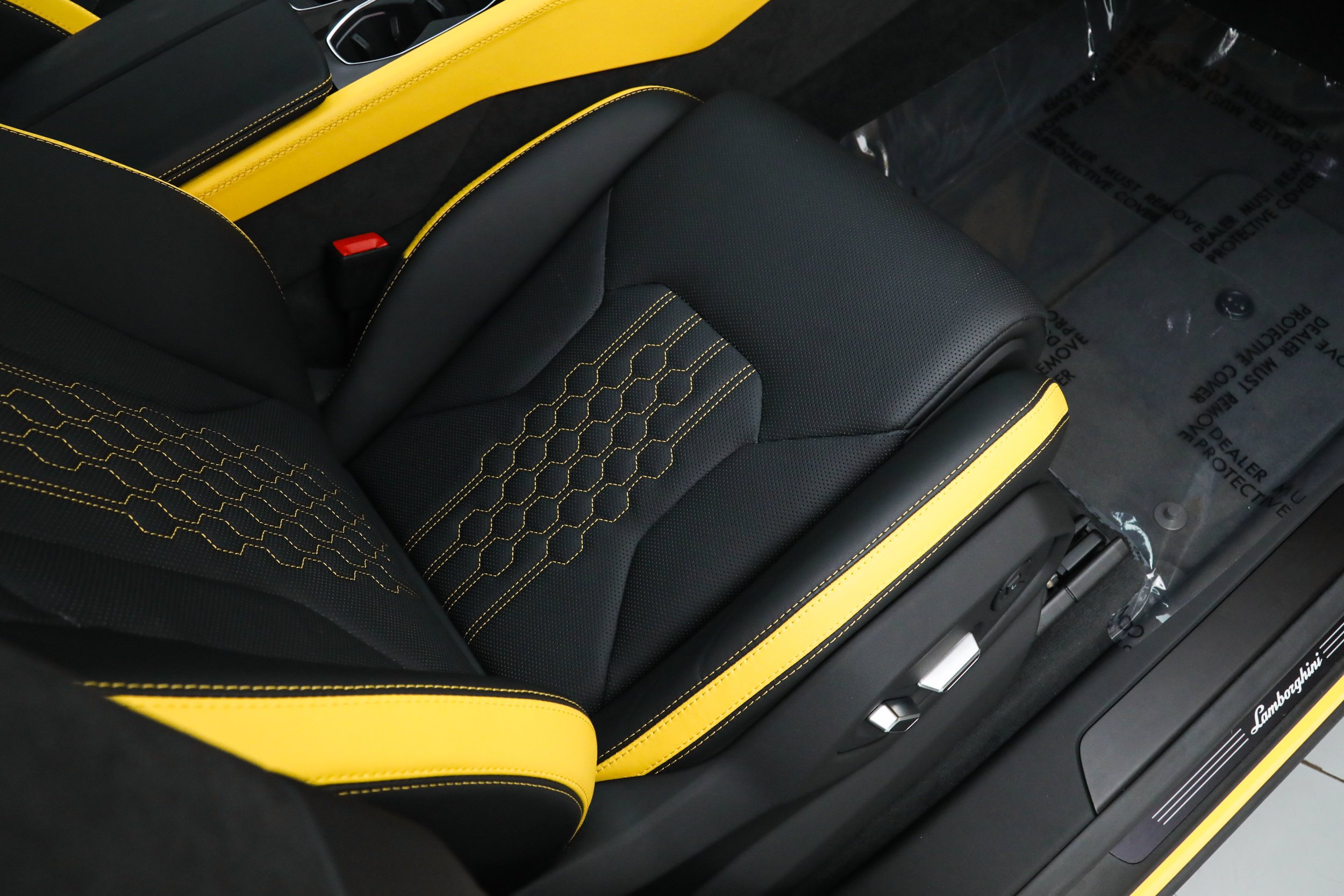 Used 2025 Yellow Lamborghini SE image 18