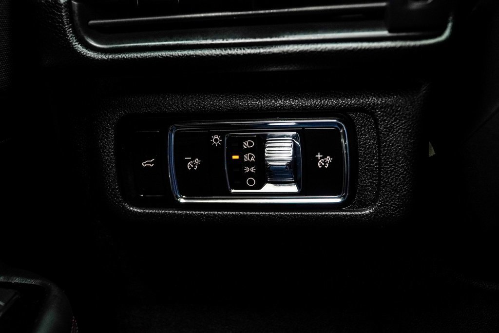 Used 2025 Black Lincoln Reserve image 36