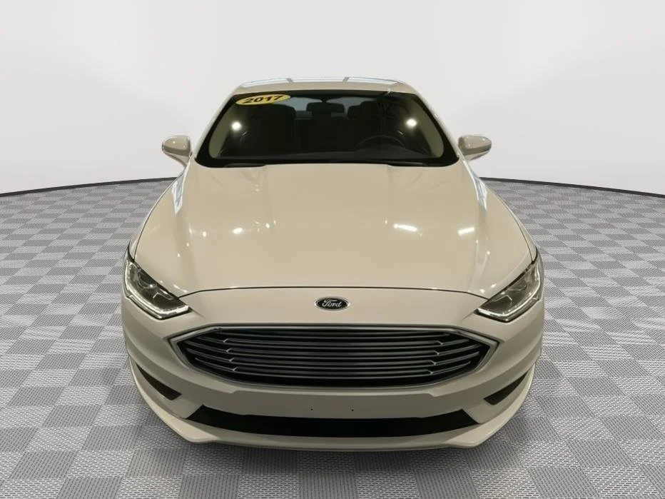 Used 2017 Oxford White Ford SE image 9
