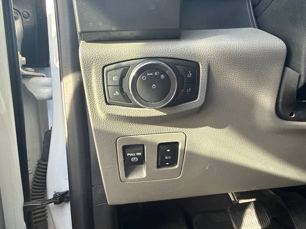 Used 2019 Oxford White Ford XLT image 23