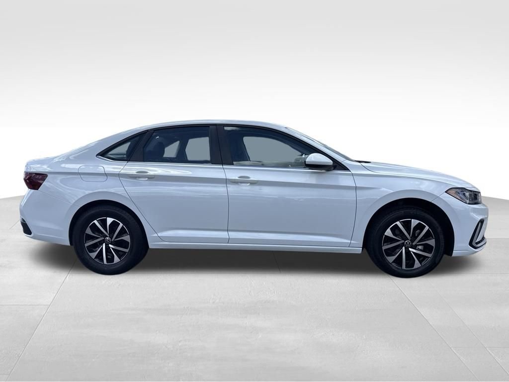 Used 2025 White Volkswagen 1.5T S image 7