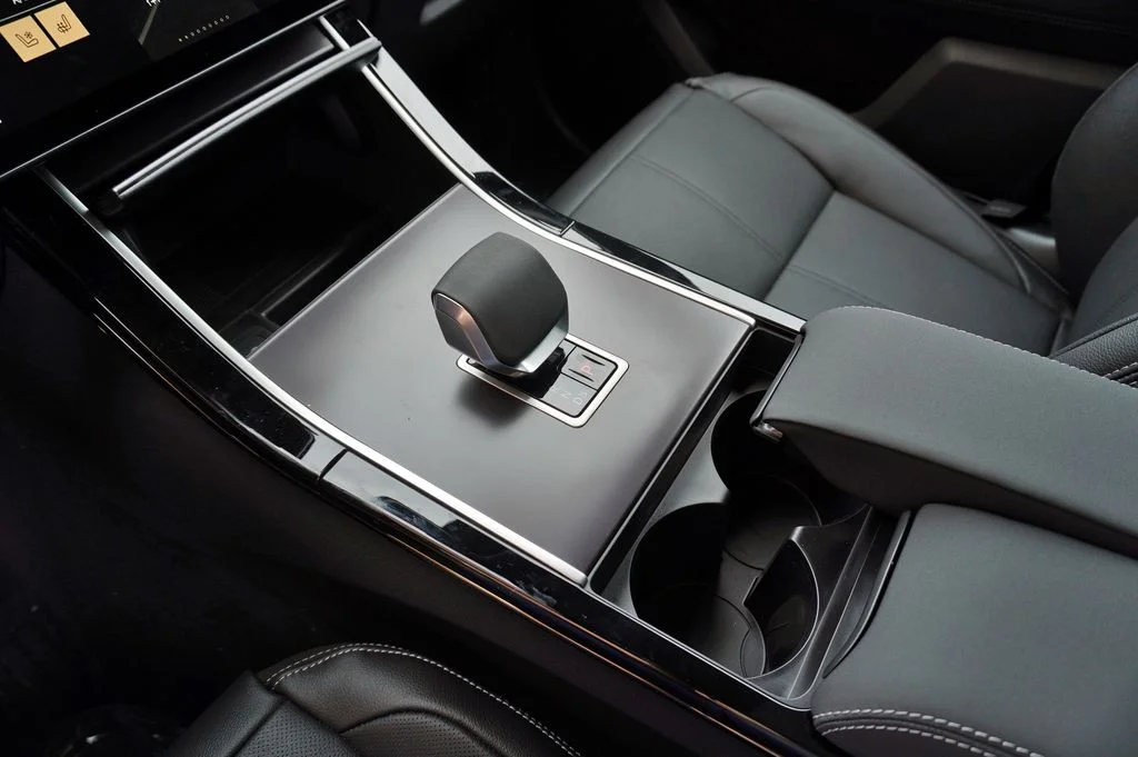 New 2026 Carpathian Grey Land Rover Belgravia Edition image 28