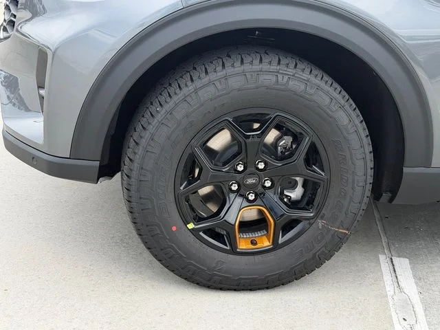 New 2026 Carbonized Gray Metallic Ford Tremor® image 4