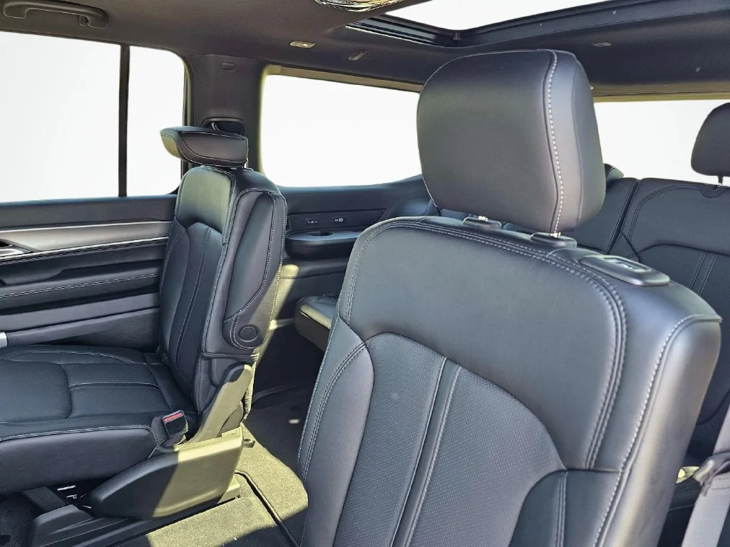 New 2026 Ghost Exterior Paint Jeep Limited Altitude image 32