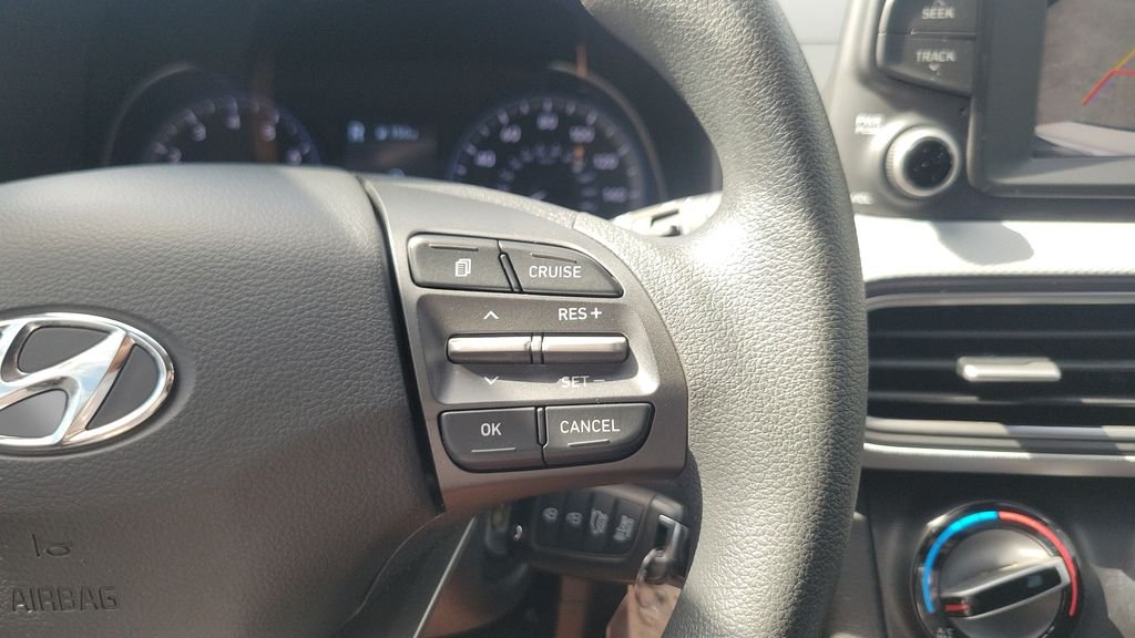 Used 2021 White Hyundai SE image 24