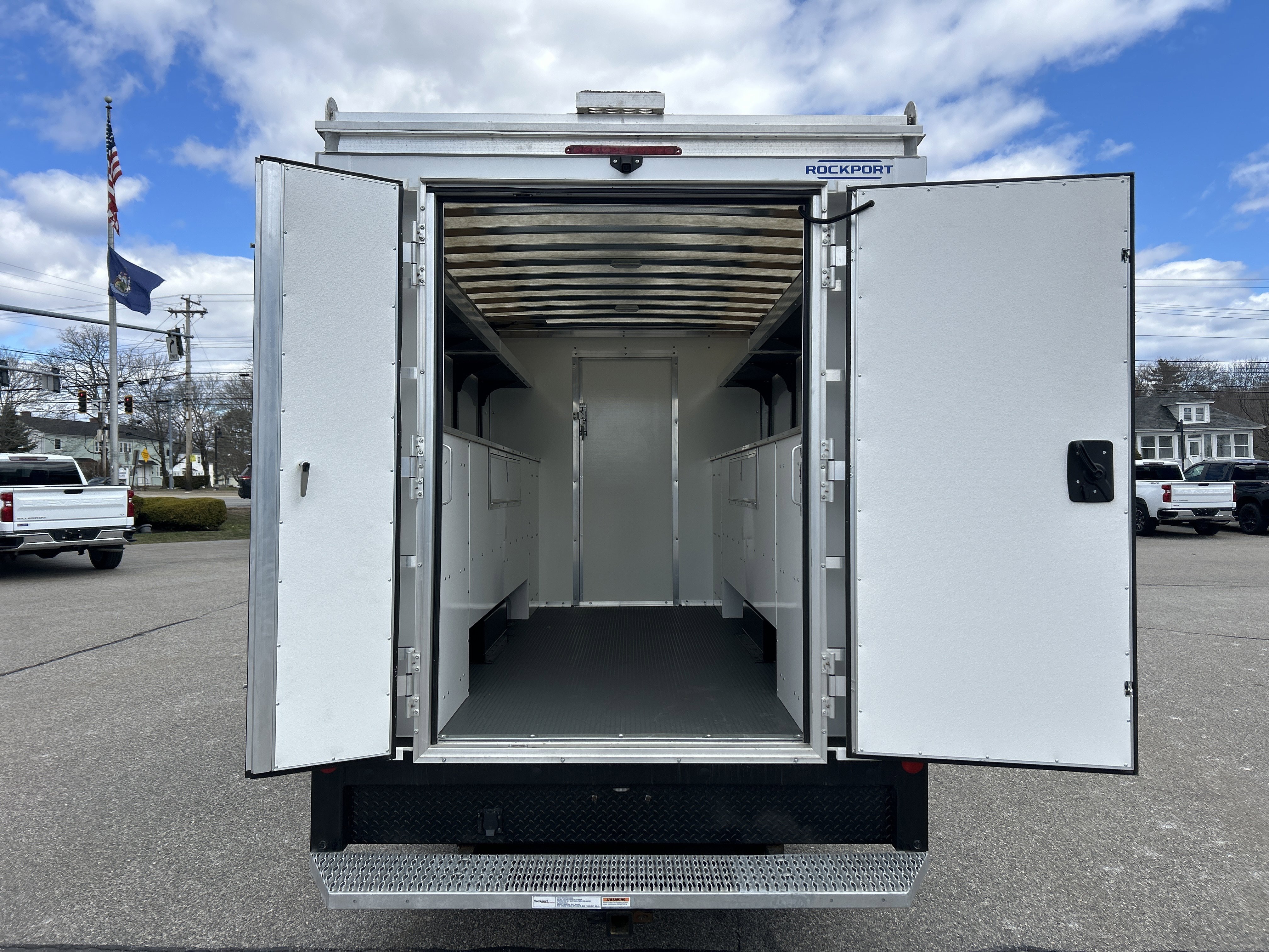 New 2026 Summit White Chevrolet 1WT image 8