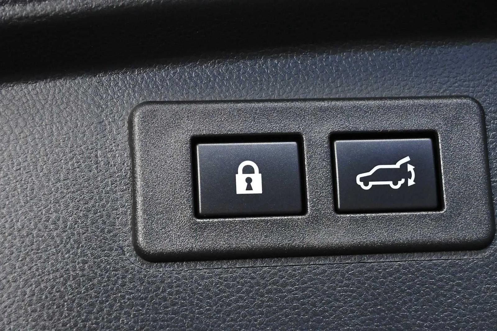 Used 2023 Ice Silver Metallic Subaru Premium image 9