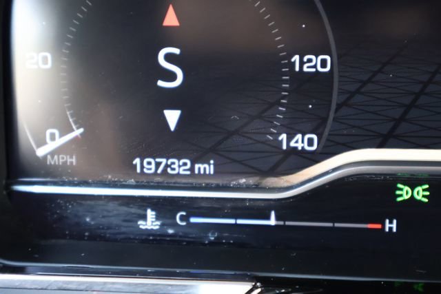 Used 2025 Onyx Black GMC Elevation image 27