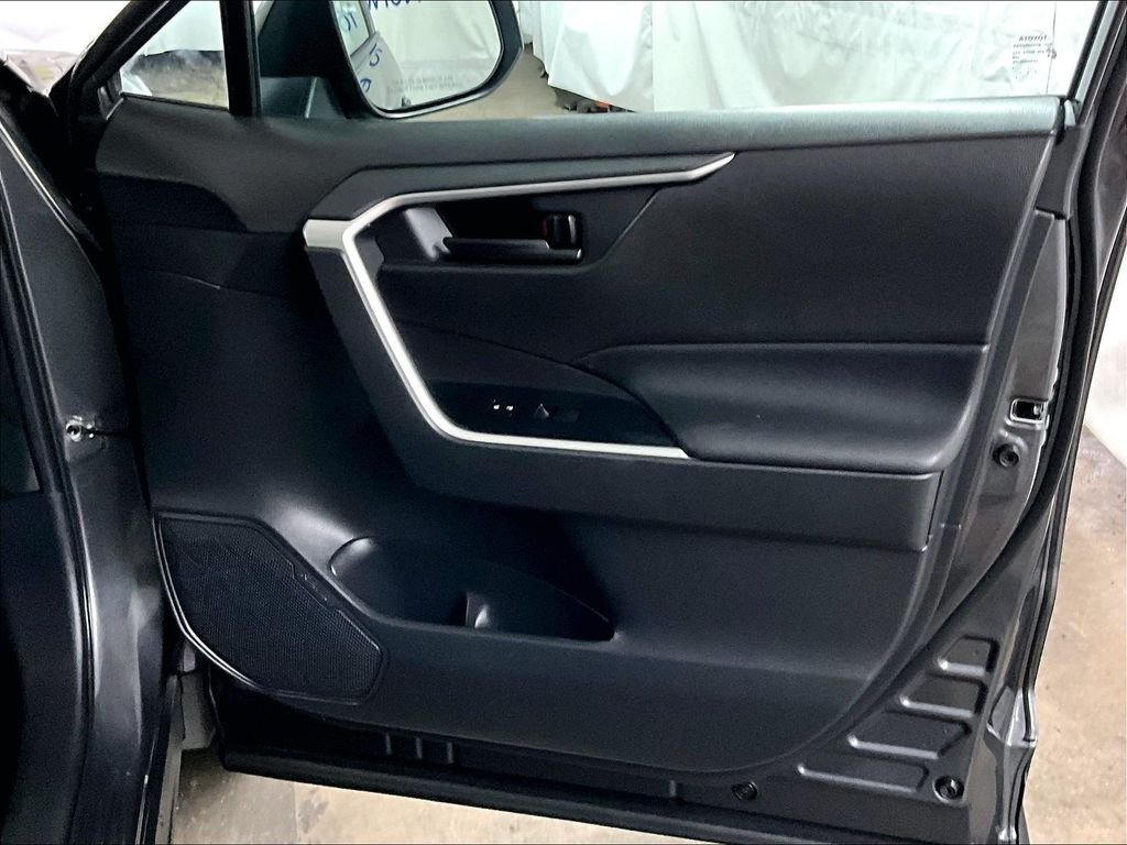 Used 2020 Gray Toyota LE image 12