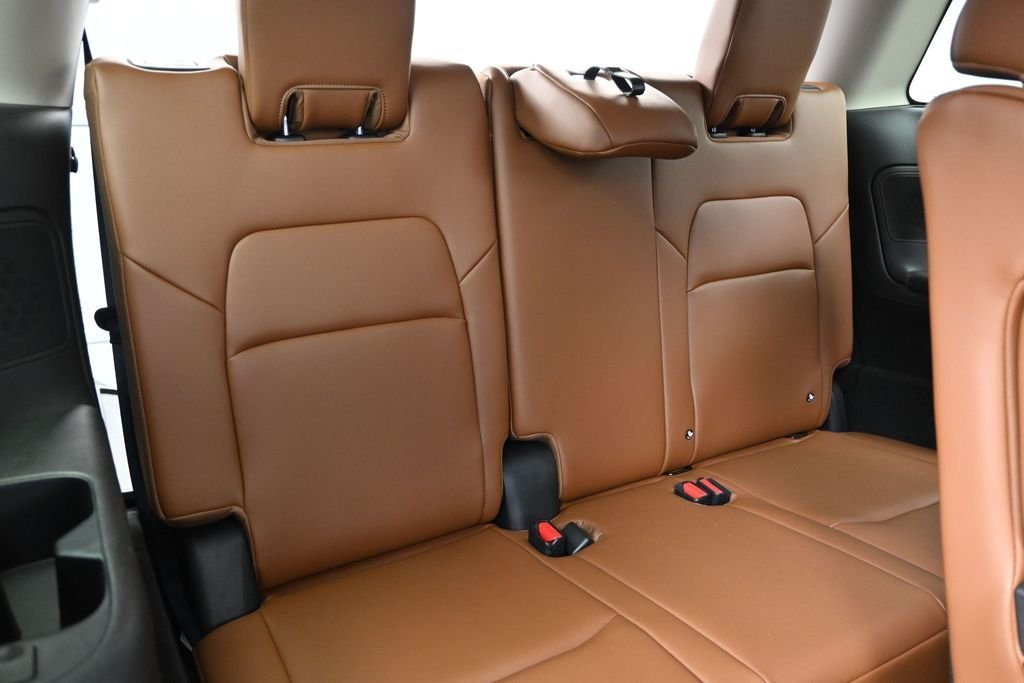 Used 2025 Black Nissan Platinum image 27