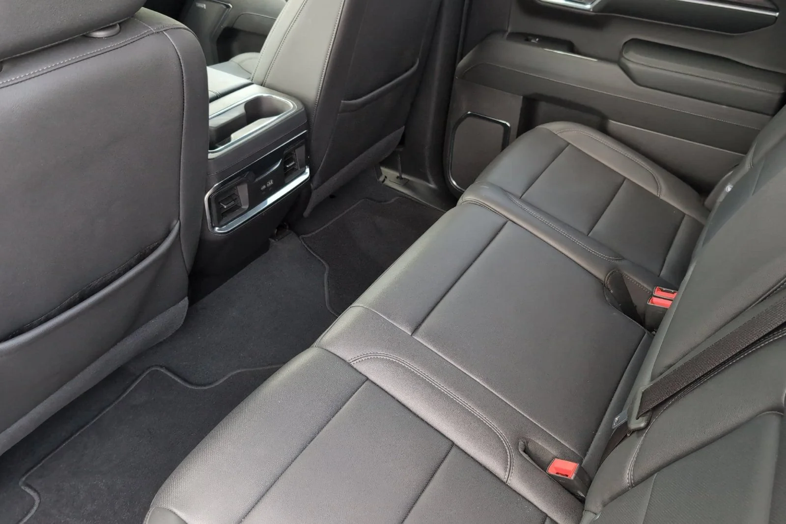 Used 2024 Sterling Metallic GMC SLT image 13