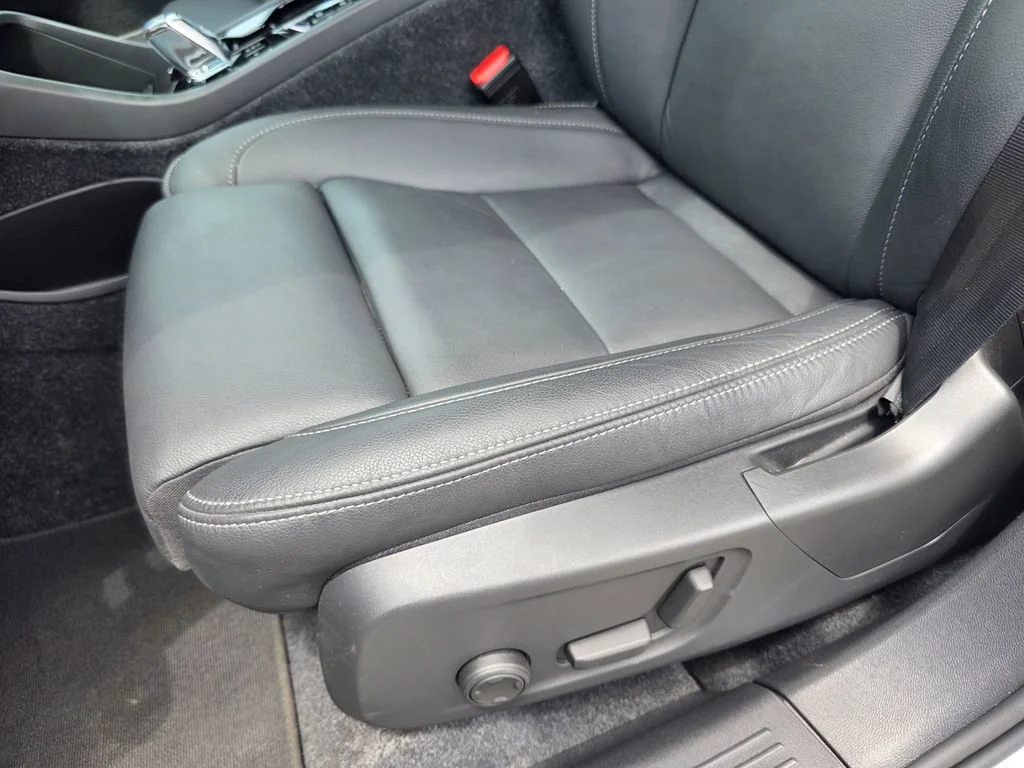 Used 2026  Volvo Plus image 12