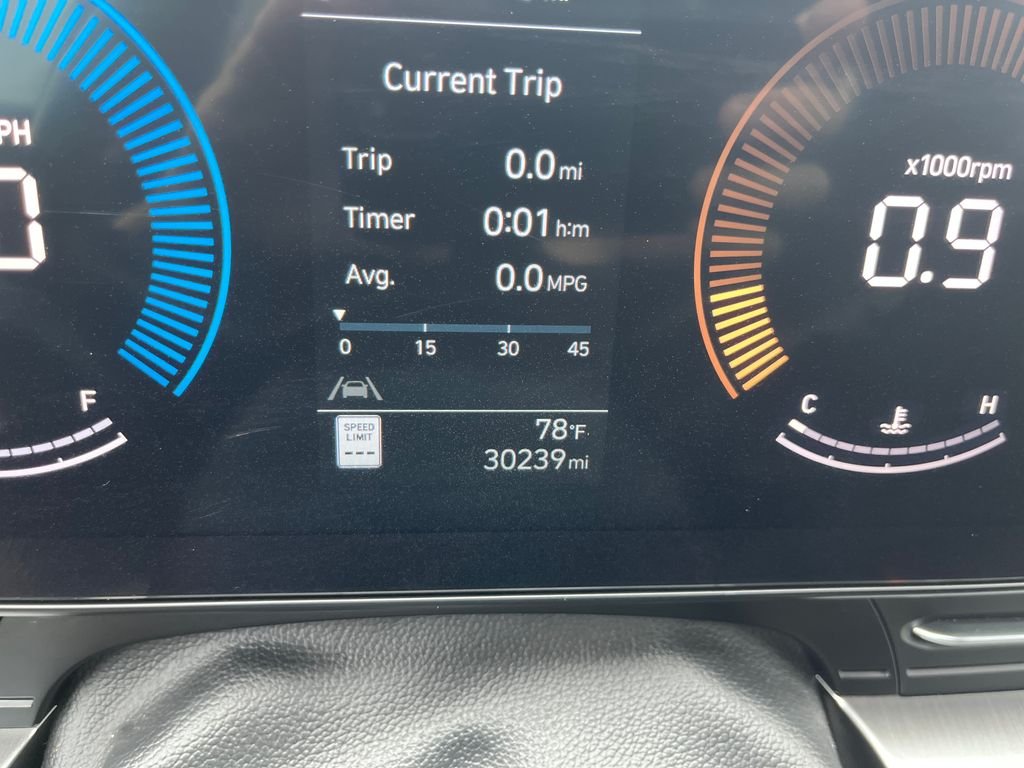 Used 2025 Green Hyundai SEL image 18