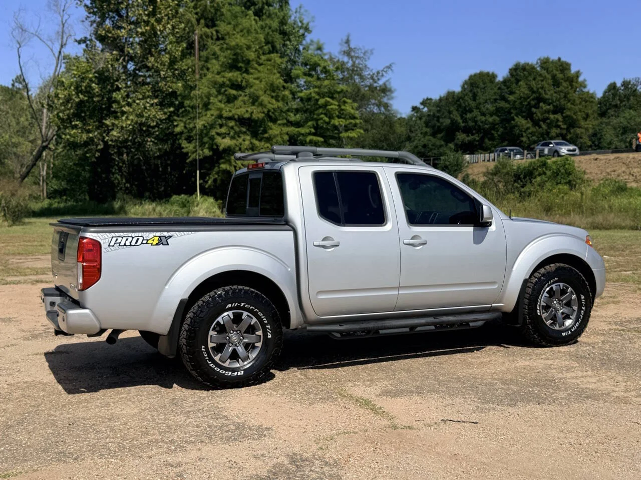 Used 2016 Silver Nissan PRO 4X 4x4 4dr Crew Cab 5 ft. SB Pickup 5A image 5