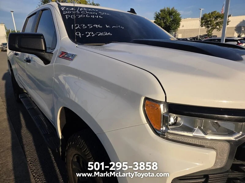 Used 2023 WHITE CHEVROLET 4WD CREW CAB 147" LT TRAIL BOSS image 9