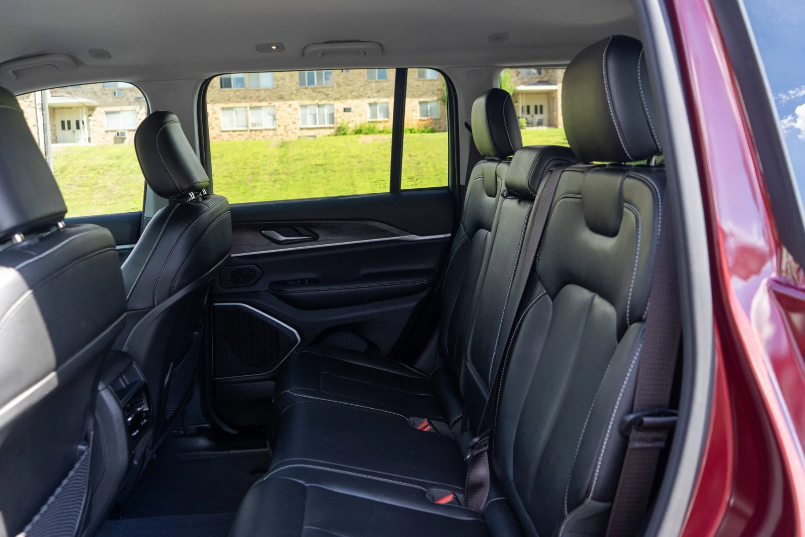 Used 2023 Velvet Red Pearlcoat Jeep Limited image 30