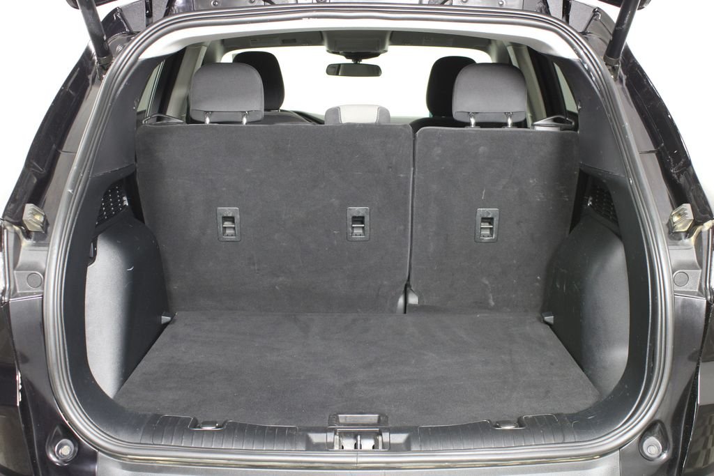 Used 2022 Black Ford SE image 7
