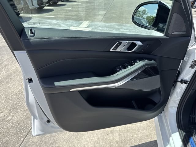 New 2026 Mineral White Metallic BMW sDrive40i image 13