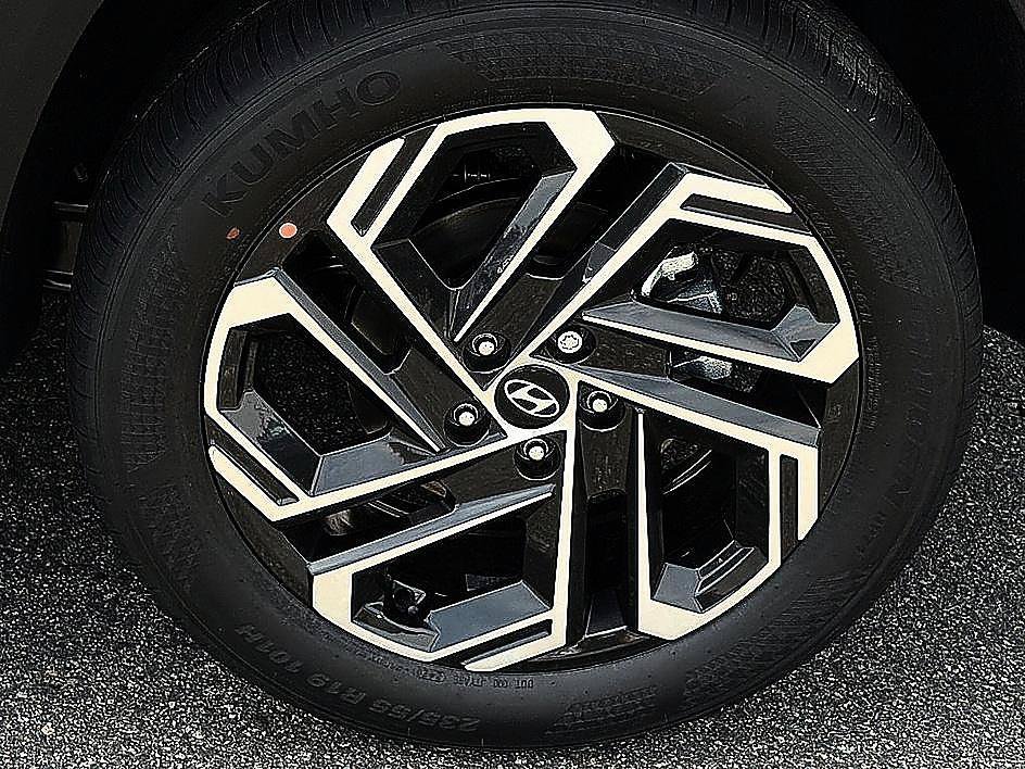 New 2026 Phantom Black Hyundai SEL Plus FWD image 5