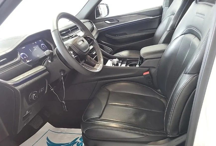 Used 2023 White Jeep Overland image 6