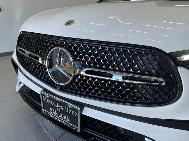 New 2027 White Mercedes-Benz GLC 300 image 44