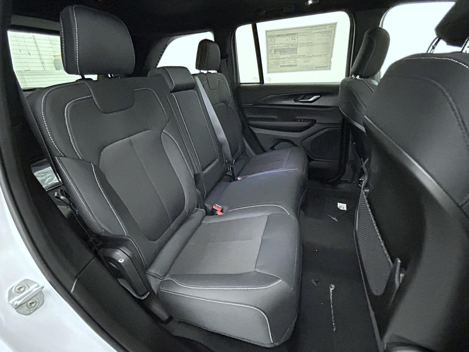 New 2026 Bright White Clear-Coat Exterior Paint Jeep Laredo X image 18