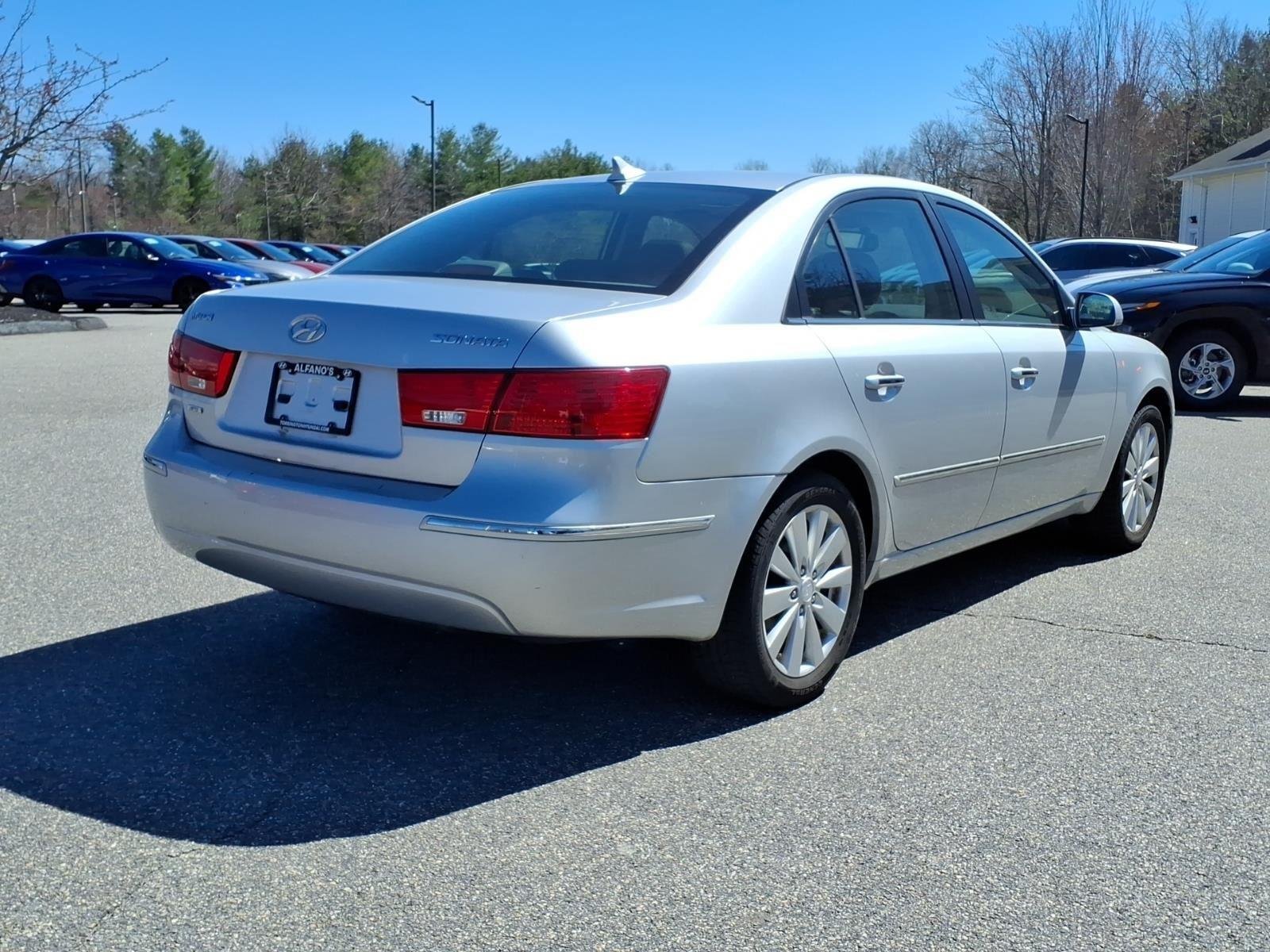 Used 2009 Bright Silver Hyundai Limited image 4