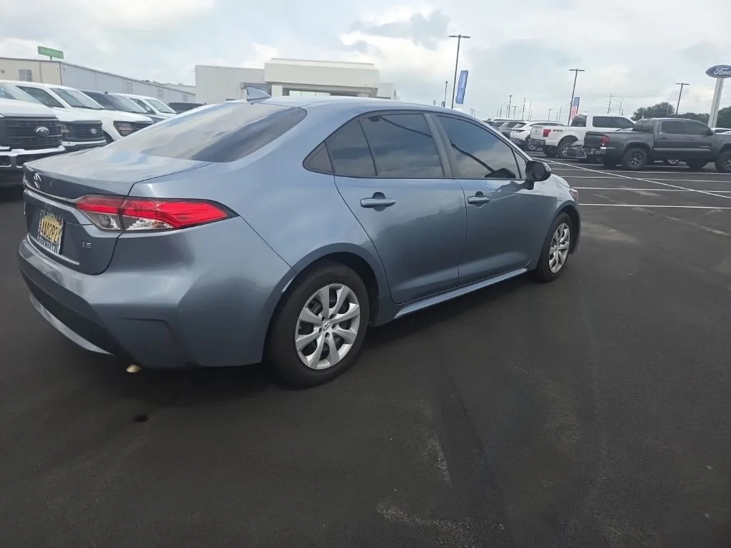 Certified Used 2020  Toyota LE image 8