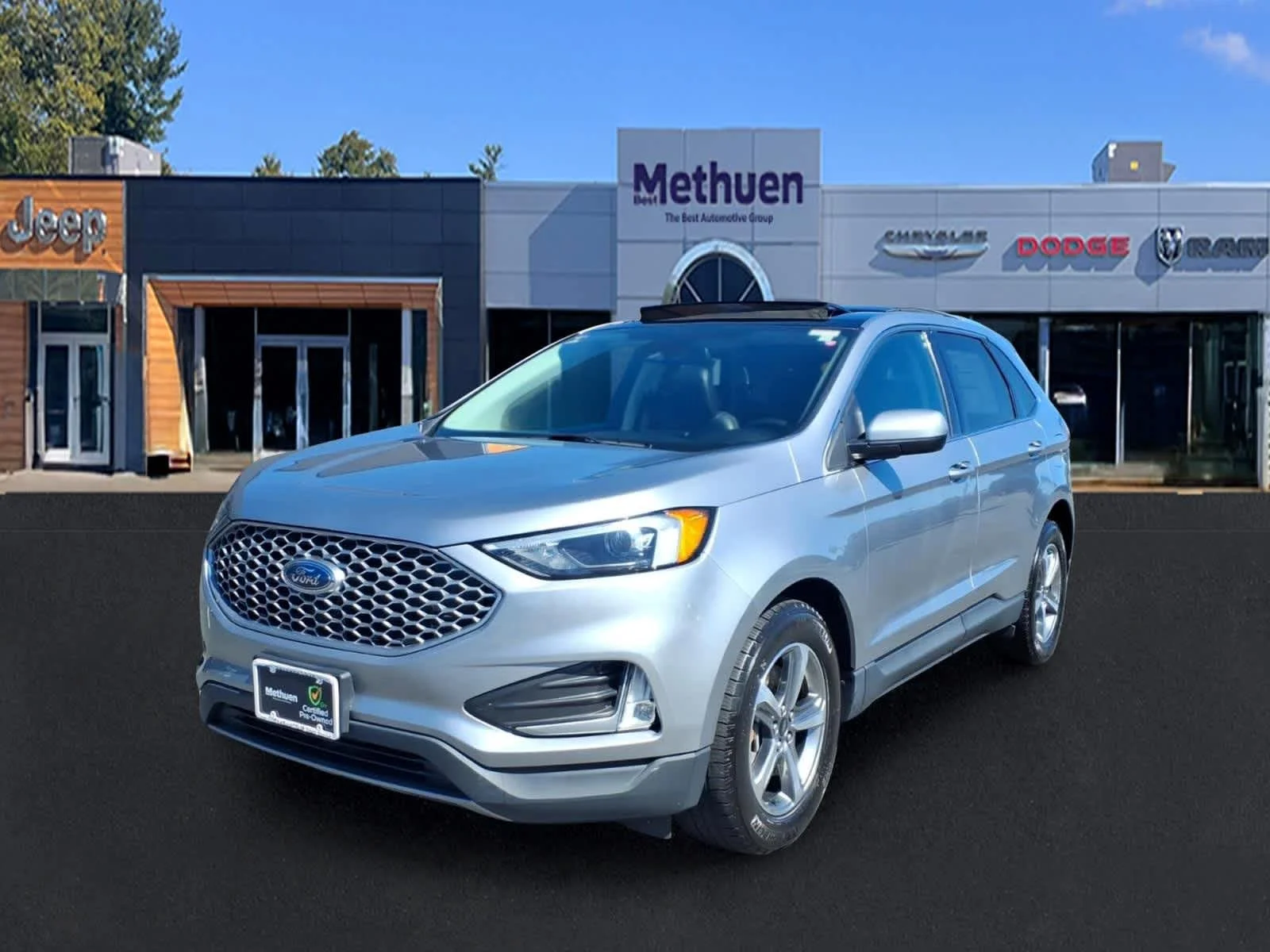 Used 2023 Iconic Silver Ford SEL image 3