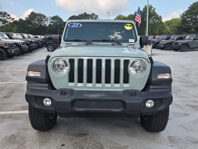 Used 2023  Jeep Sport image 2