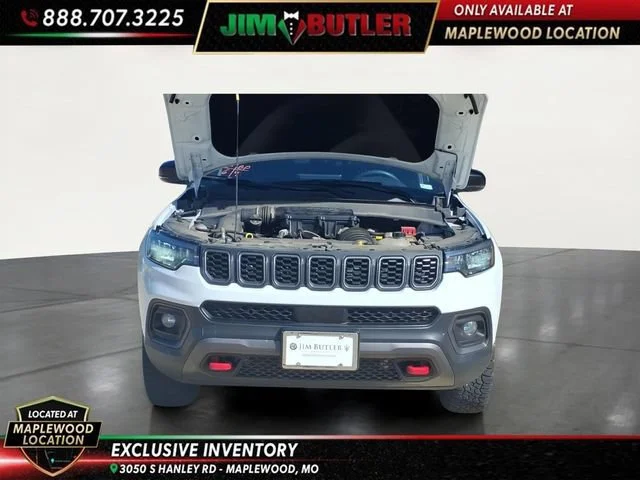 Used 2025  Jeep Trailhawk image 22