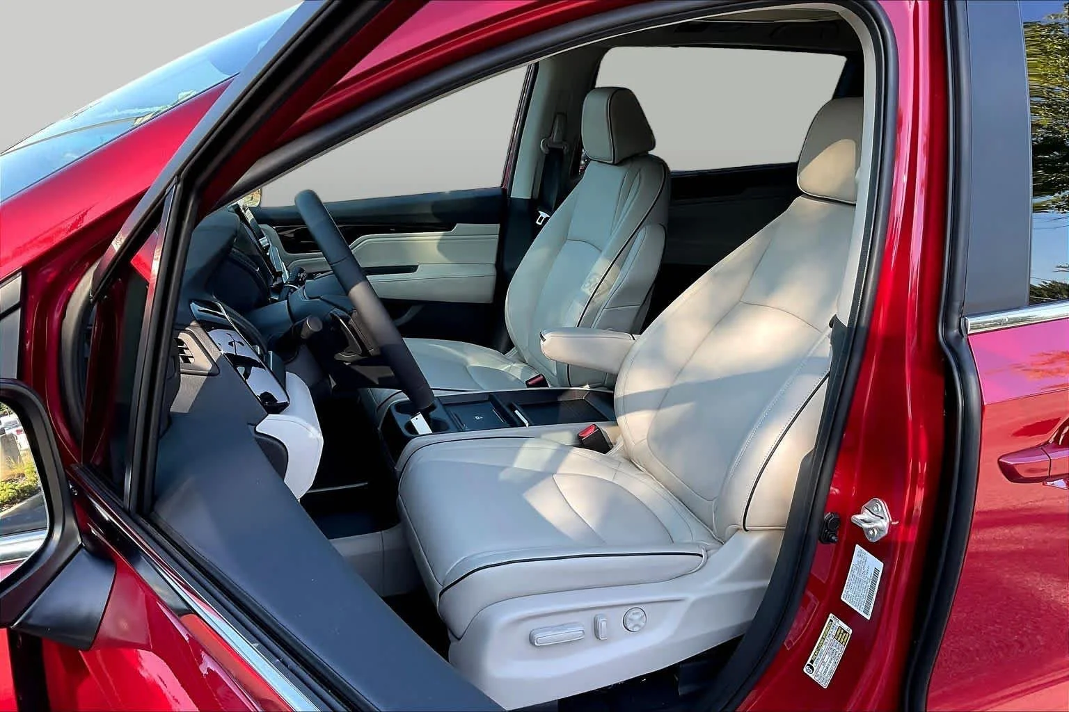 New 2027 Radiant Red Metallic II Honda Touring image 9