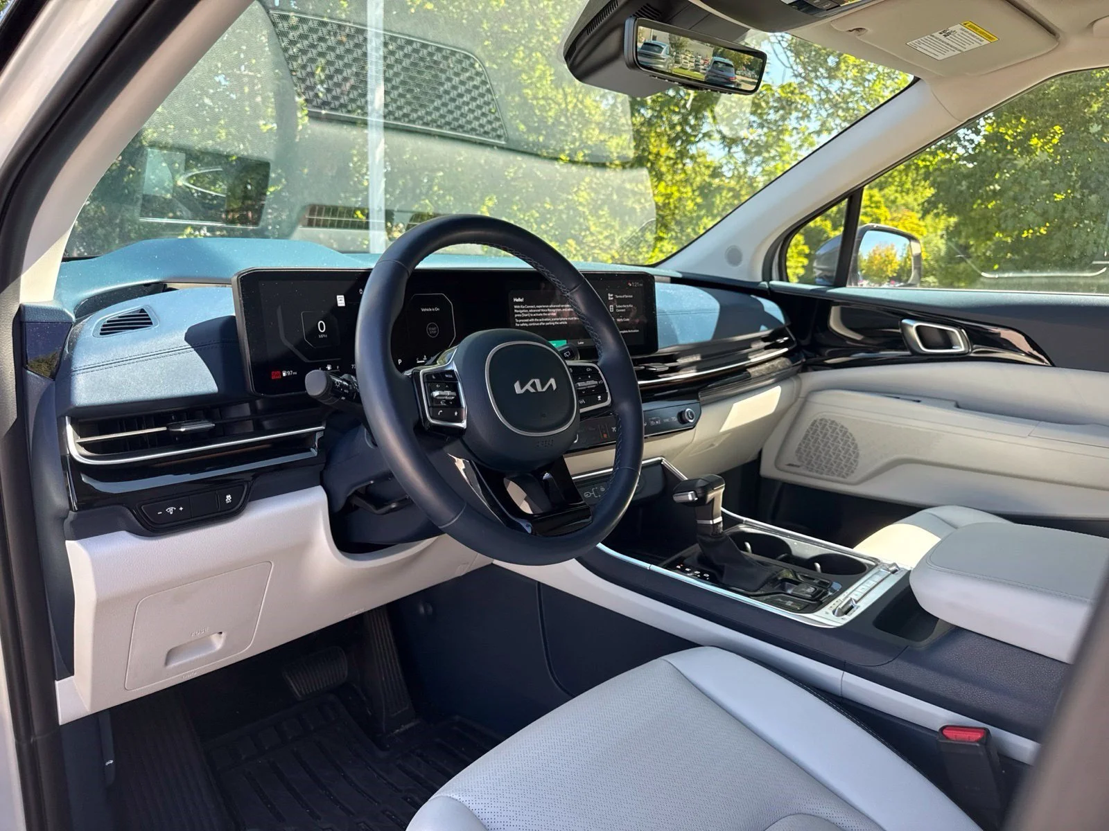 Used 2025 Ivory Silver Kia SX Prestige image 4